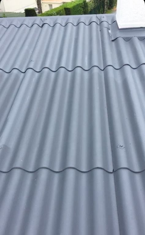 Plaques ondulées nettoyées et peintes en gris